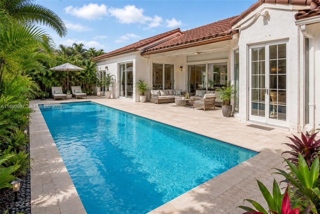 5-bedroom Single-Family Home — 523 Stonemont Dr