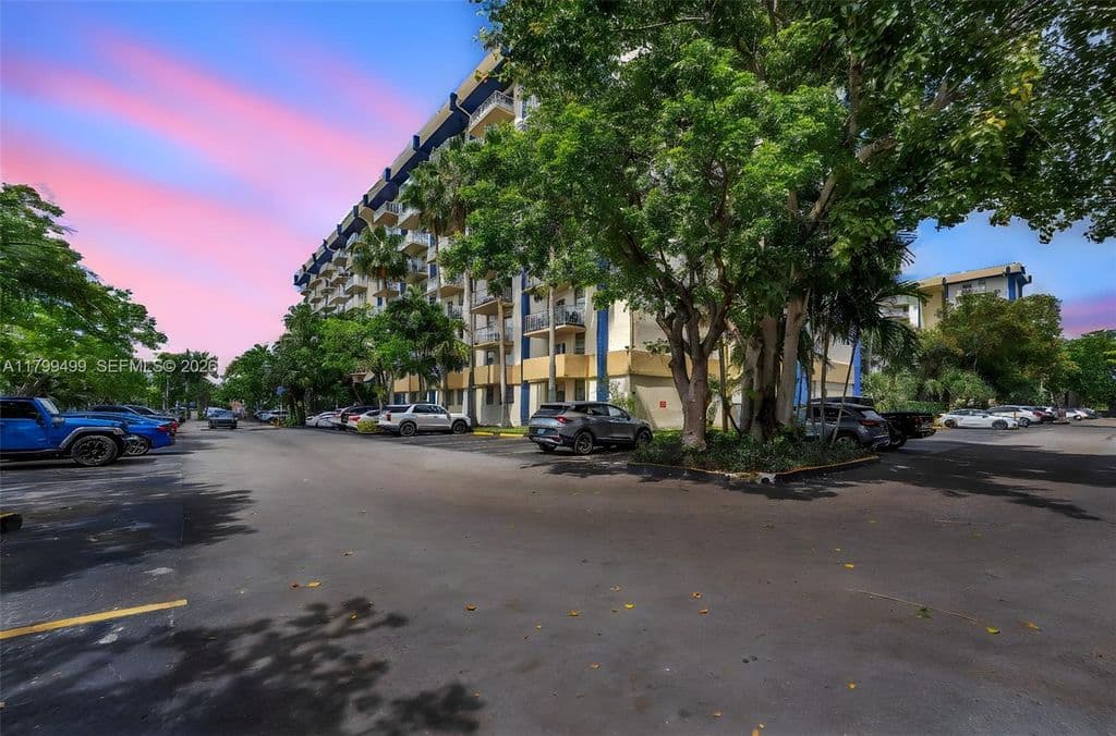 1+1 Condo — 4550 NW 9th St APT 106E