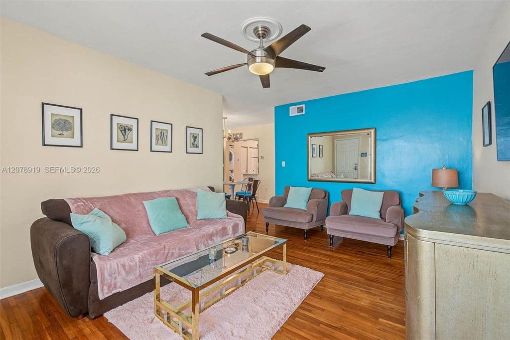2+1 Condo — 915 8th St APT 102