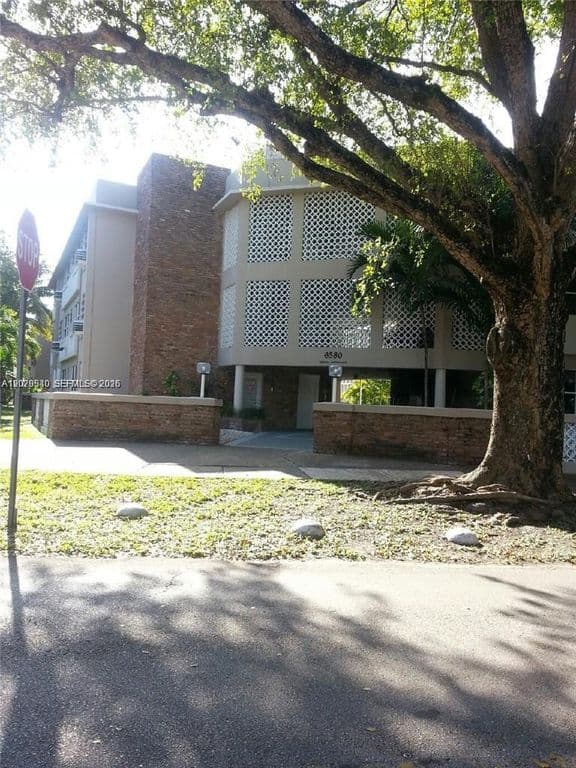 2-bedroom Condo — 6580 Santona St #A3