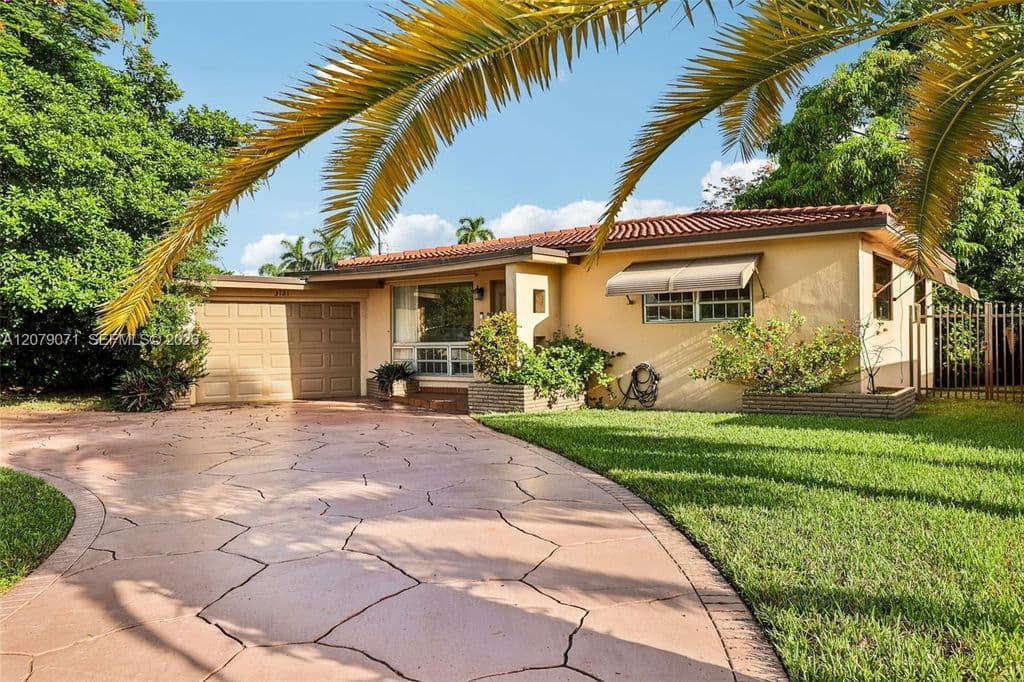 2-bedroom Single-Family Home — 3121 Hollywood Blvd