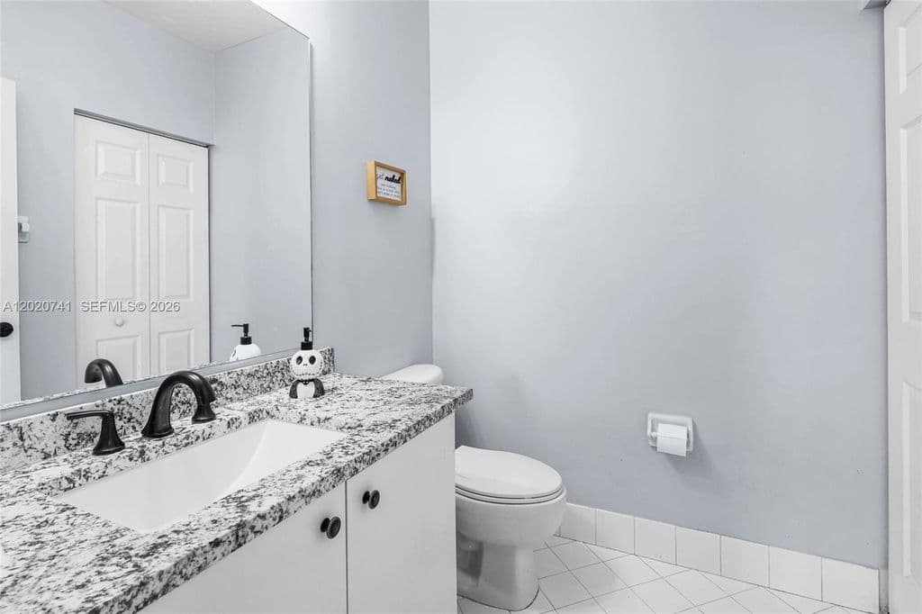 3-bedroom Property — 1595 NE 33rd Rd #1103