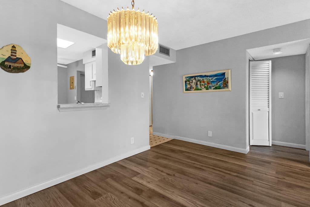 2-bedroom Condo — 2209 S Cypress Bend Drive #507
