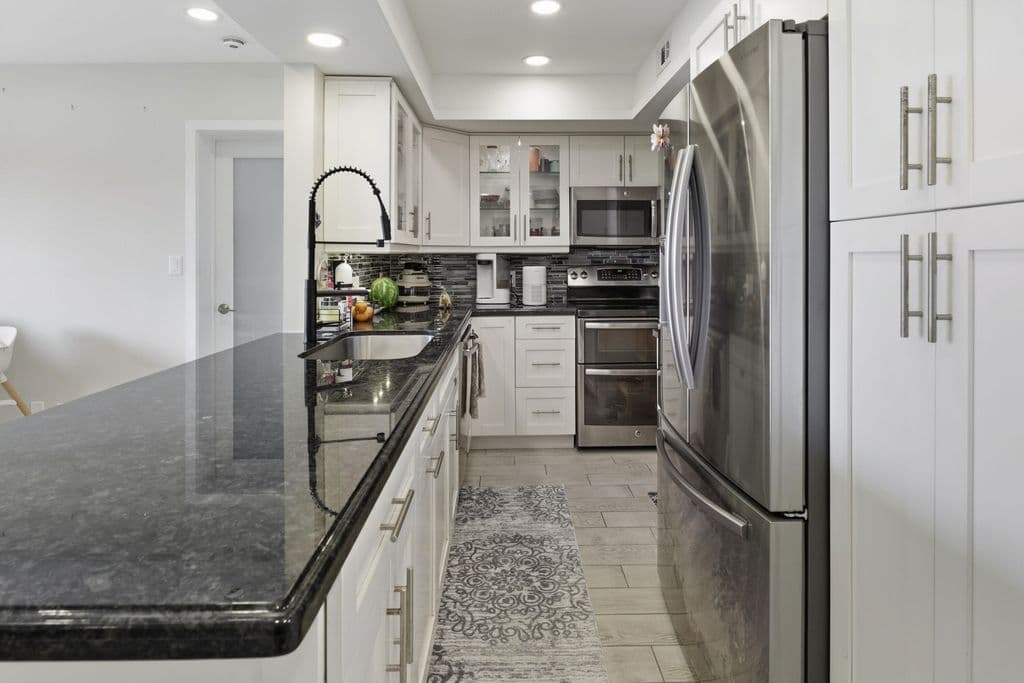 2+1 Condo — 1000 RIVER REACH Drive #516