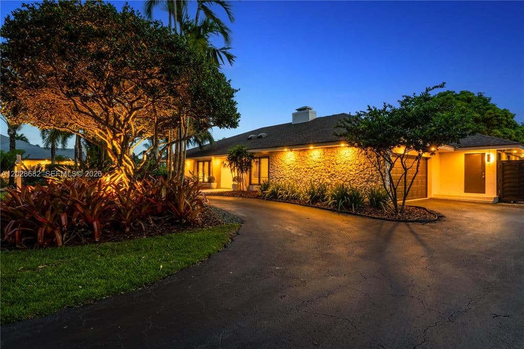 5-bedroom Single-Family Home — 12926 SW 104th Pl