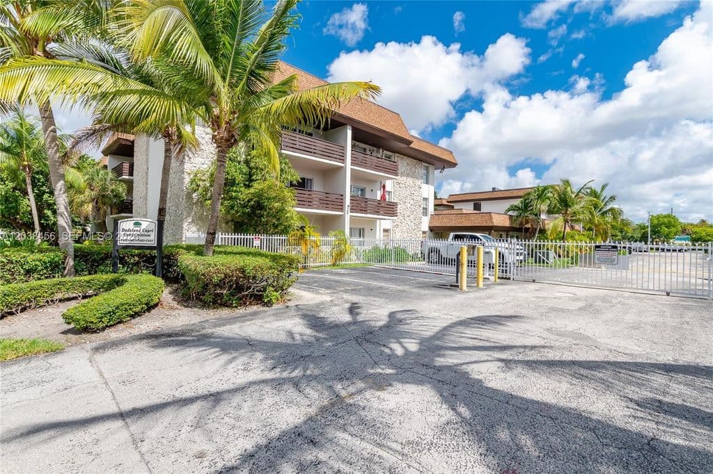 2+1 Condo — 7483 SW 82nd St APT A206