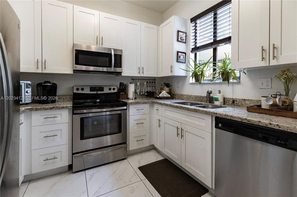 3+1 Mülk — 12704 SW 131st Ter