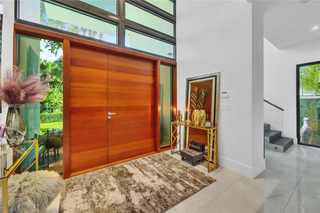 5-bedroom Single-Family Home — 3764 Carmen Ct