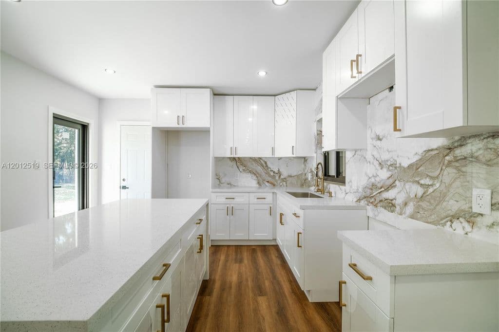 3+1 Müstakil ev — 220 NW 144th St