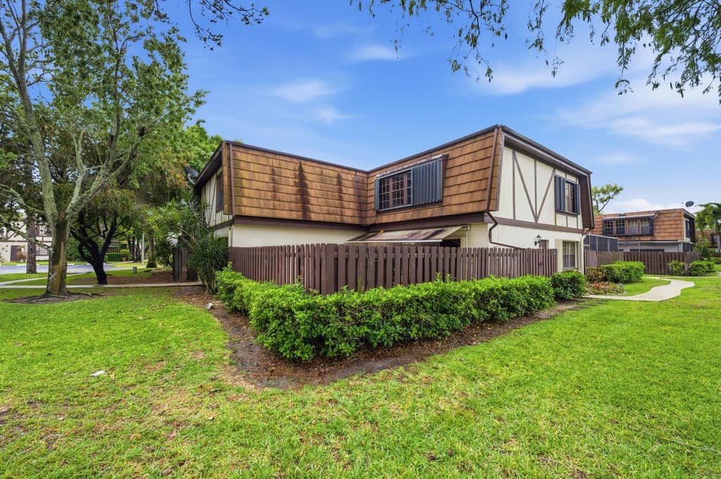 3-bedroom Property — 105 Weybridge Circle #A