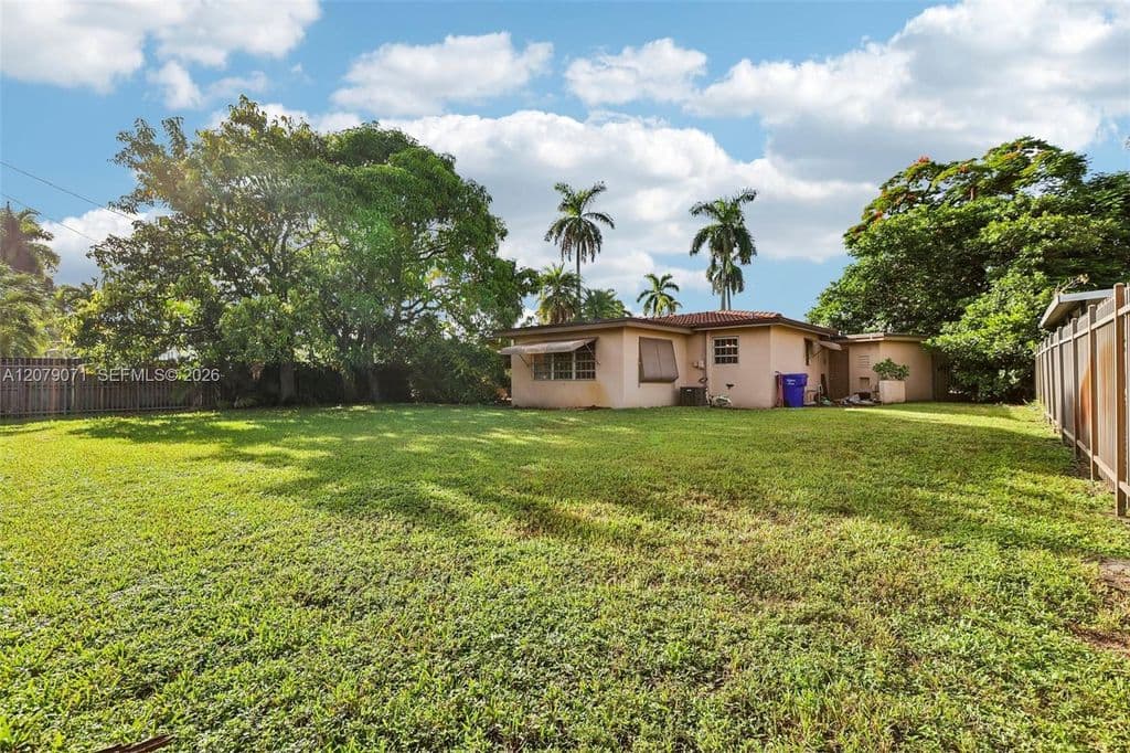 2-bedroom Single-Family Home — 3121 Hollywood Blvd