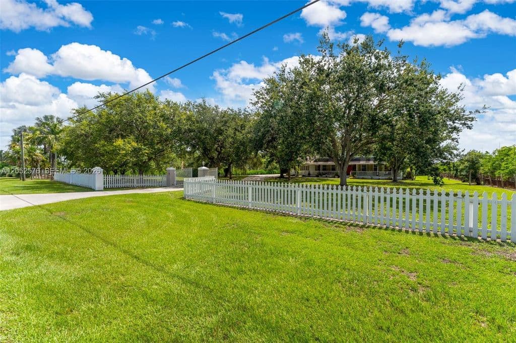 4+1 Müstakil ev — 24545 SW 192nd Ave