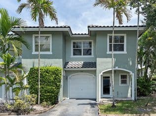 3-bedroom Townhouse — 808 SW 4th Avenue, Fort Lauderdale, 33315