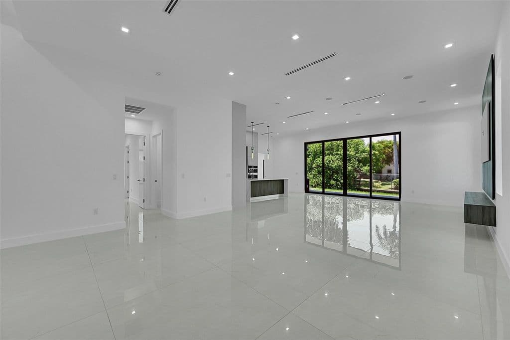 3+1 Müstakil ev — 656 NW 21st Street