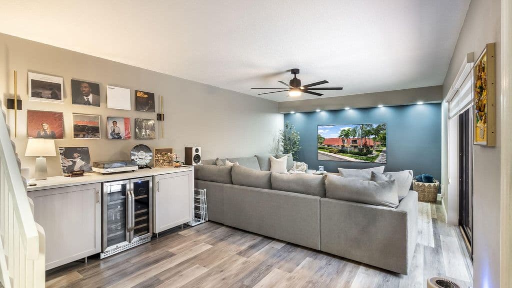 2+1 Mülk — 725 NW 99th Circle