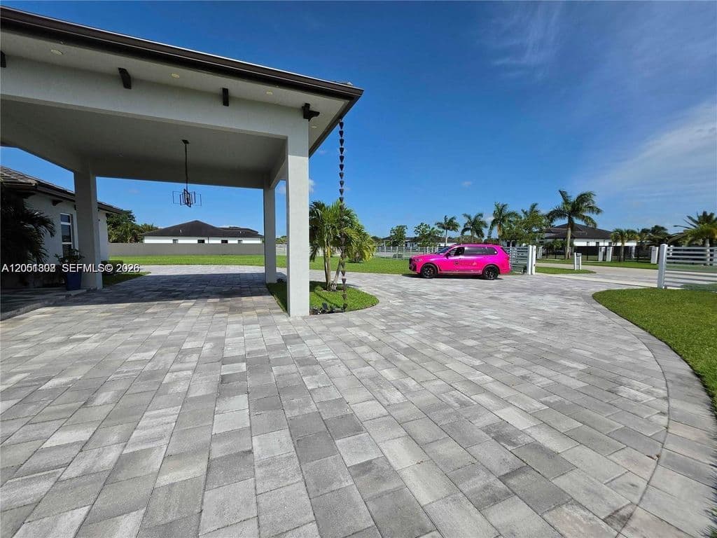 5-bedroom Single-Family Home — 17575 SW 280th St