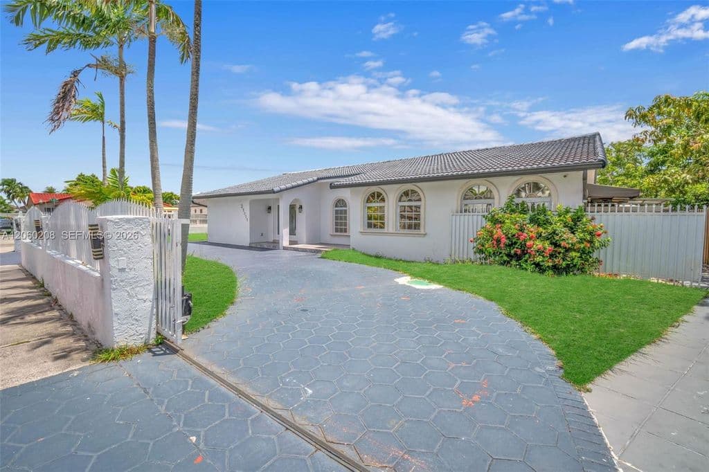 5+1 Müstakil ev — 3125 SW 108th Ave
