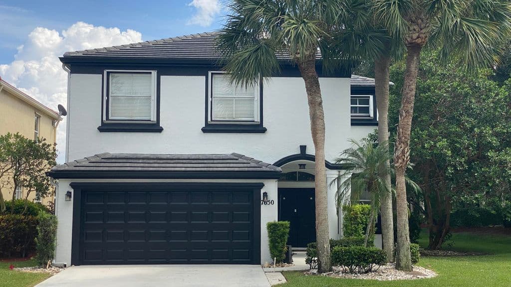 5-bedroom Single-Family Home — 7650 OAK GROVE Circle