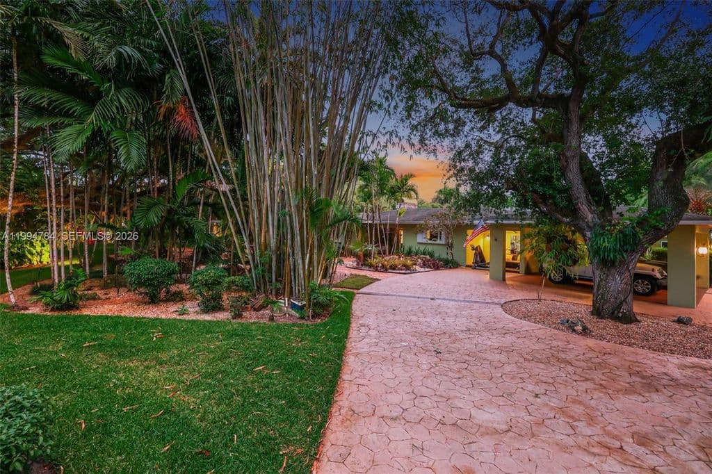 7-bedroom Single-Family Home — 9234 SW 112th St