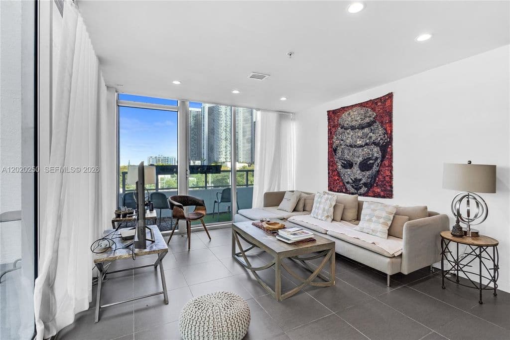 3+1 Condo — 3301 NE 1st Ave APT M0513