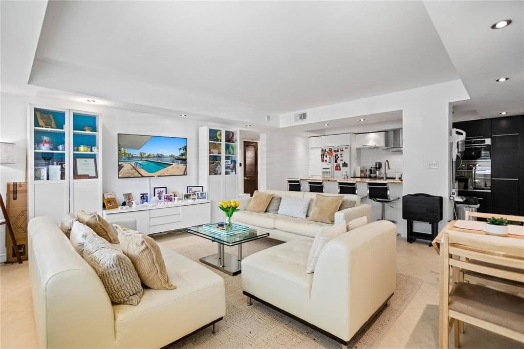 2+1 Condo — 2900 NE 30TH Street #G1