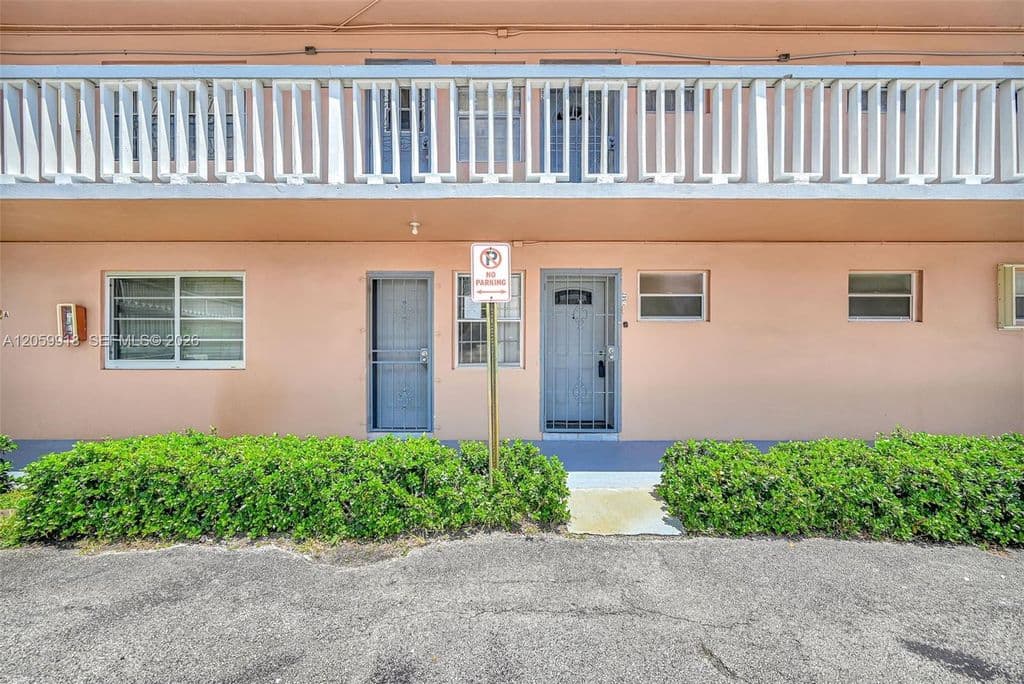 1-bedroom Condo — 18555 NE 14th Ave APT 502