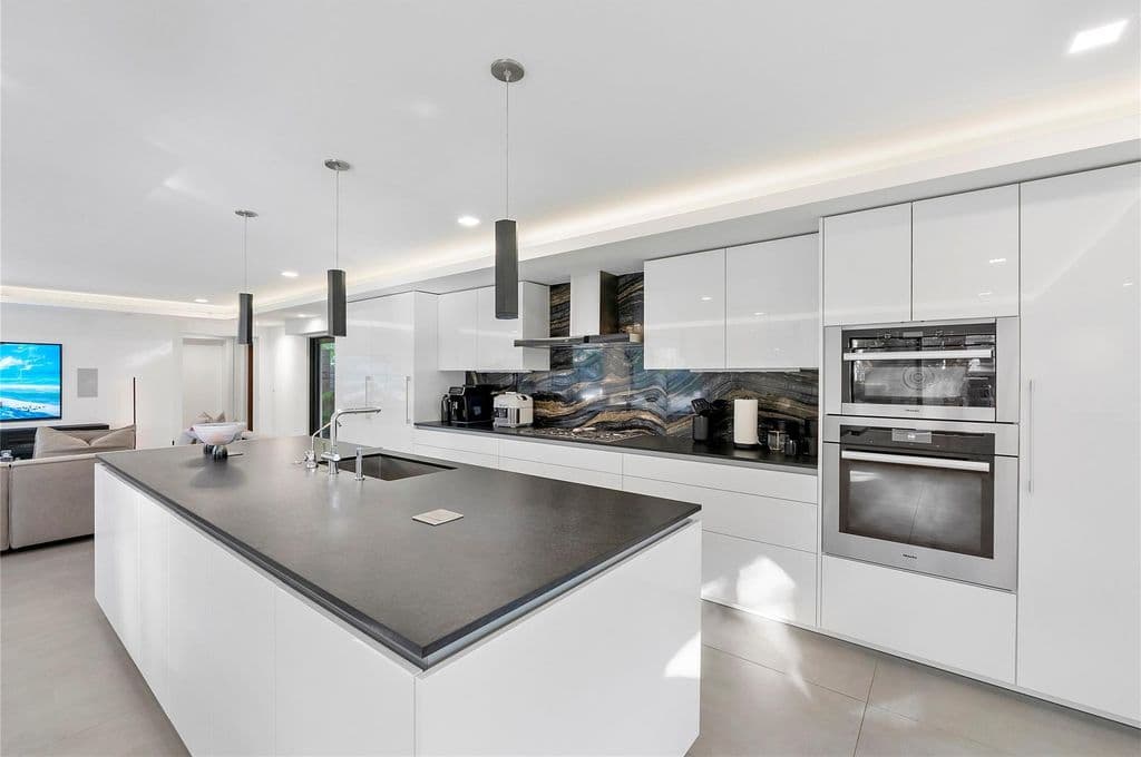 5-bedroom Single-Family Home — 500 NE 14th Avenue