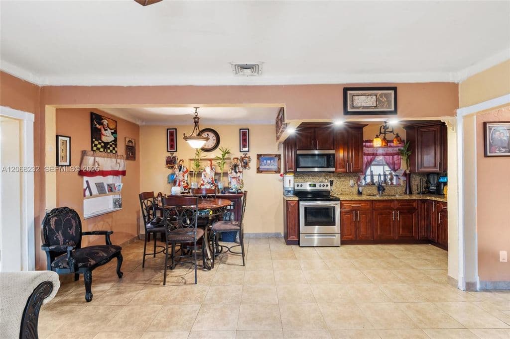 3+1 Müstakil ev — 1223 NE 182nd St