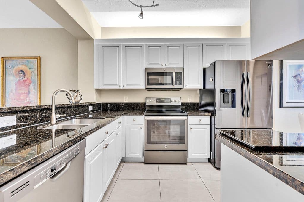 2+1 Condo — 7735 Yardley Drive #406