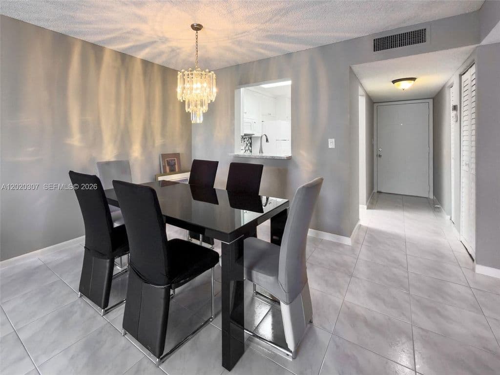 2+1 Condo — 7145 Huntington Ln APT 303