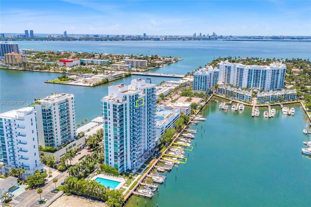 4-bedroom Condo — 7928 East Dr APT 1804