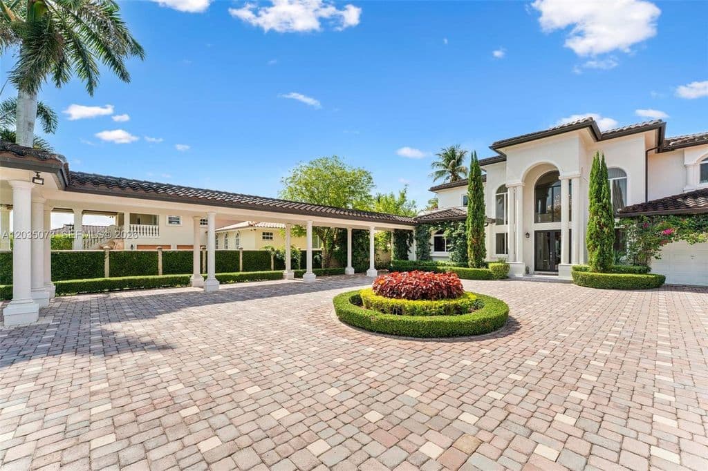 5-bedroom Single-Family Home — 13470 SW 32nd St