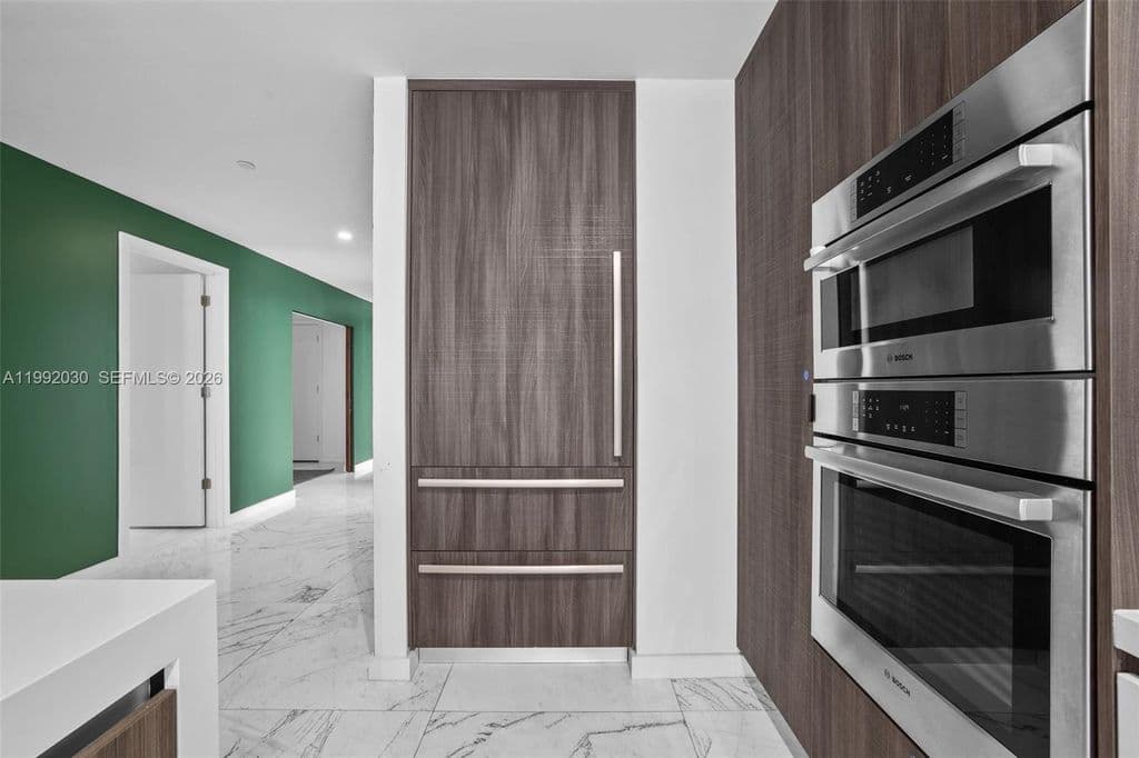 4-bedroom Condo — 851 NE 1st Ave Unit 3211