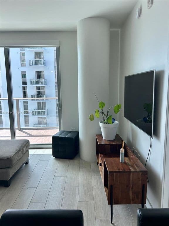 2+1 Condo — 1600 SW 1st Ave APT 812