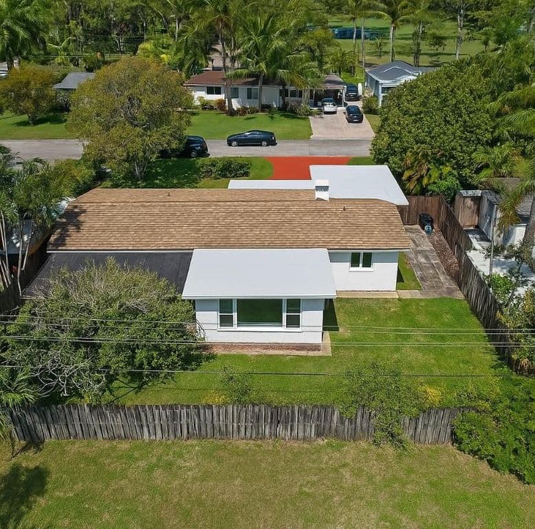 3-bedroom Single-Family Home — 570 SE 2ND Avenue