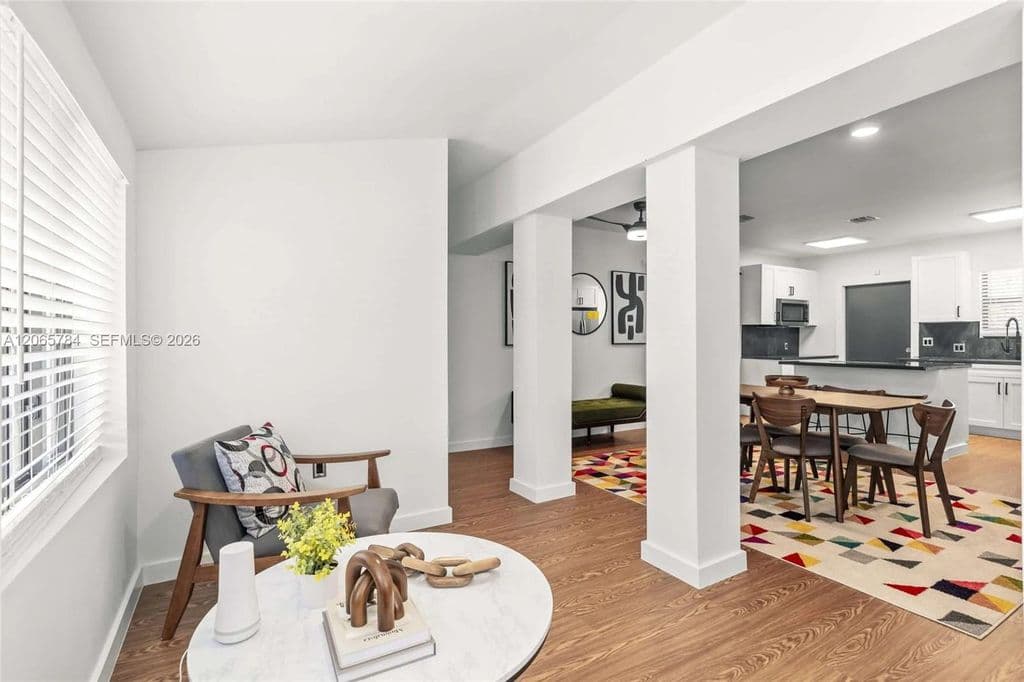 3+1 Müstakil ev — 1121 NW 57th St