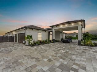 5-bedroom Single-Family Home — 18261 SW 224th St, Miami, 33170