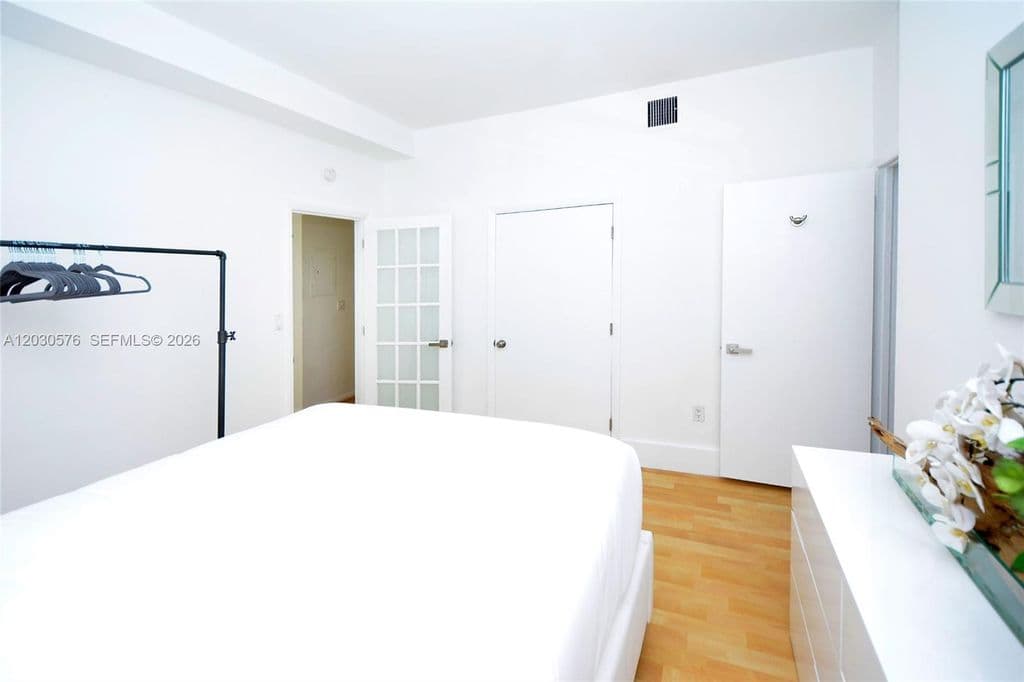 2+1 Condo — 1342 Drexel Ave APT 105