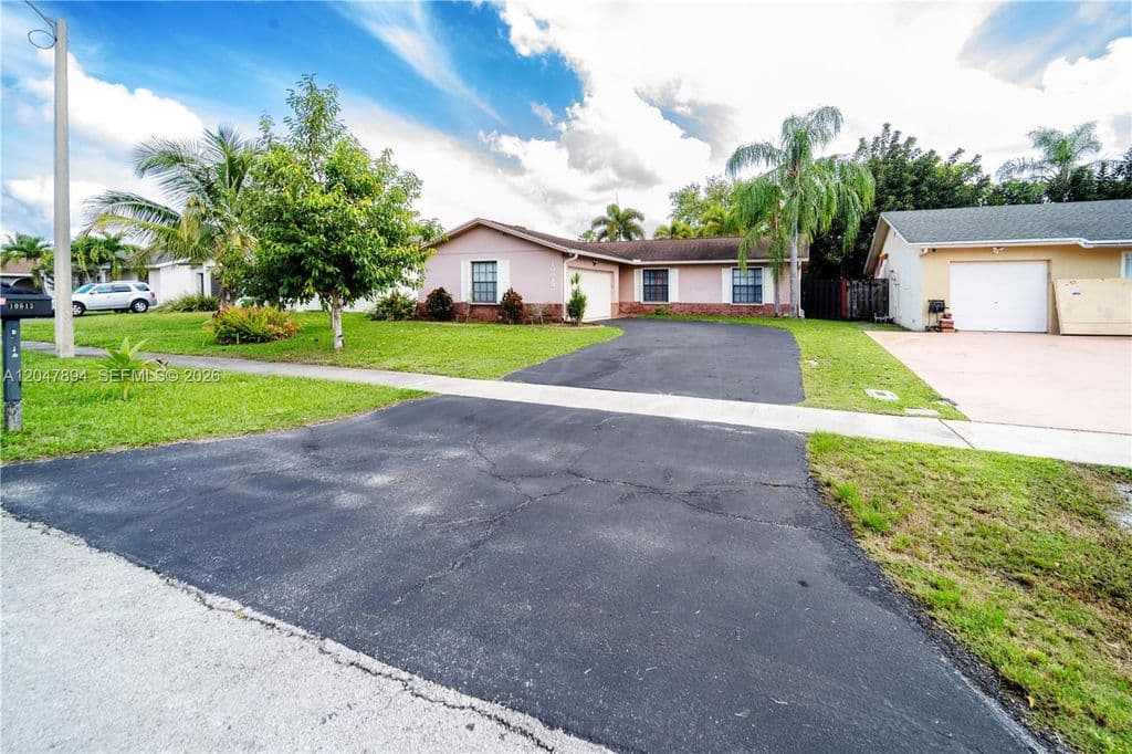 3+1 Müstakil ev — 10815 NW 26th St