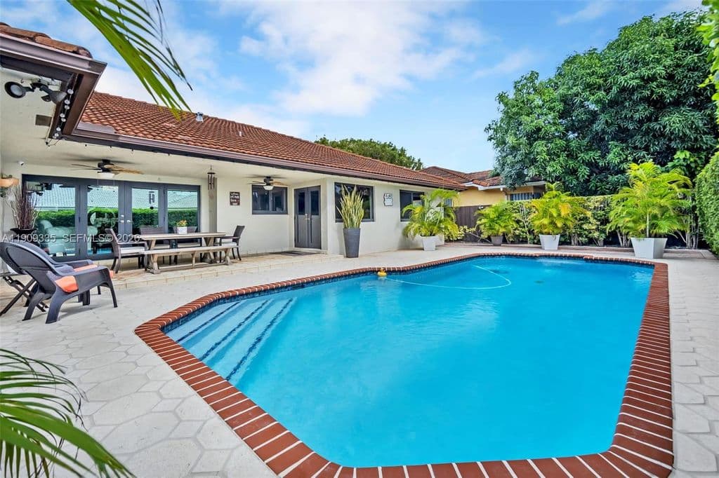 4+1 Müstakil ev — 15462 SW 115th St