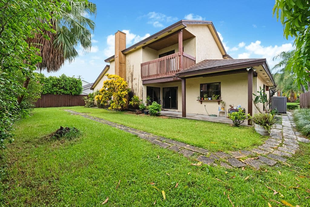 4+1 Müstakil ev — 15615 SW 54th Street