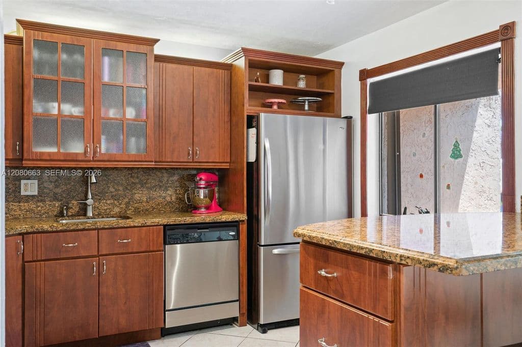 2-bedroom Condo — 197 Lakeview Dr APT 102