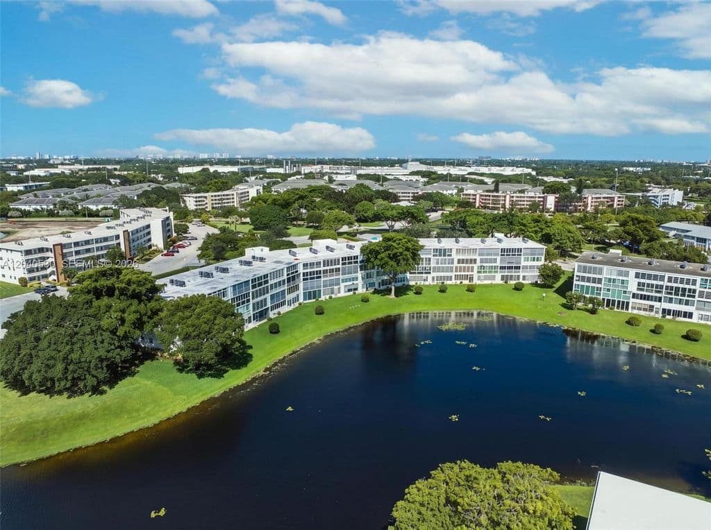 2-bedroom Condo — 4001 Ashby Cir #C