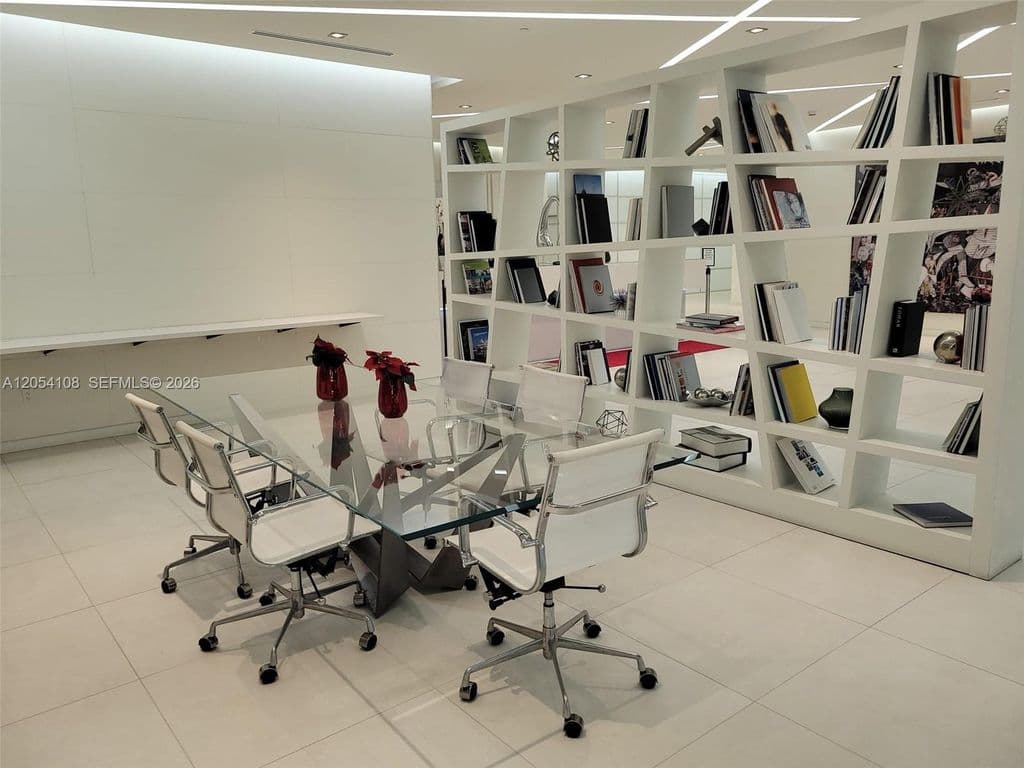 Condo — 4250 Biscayne Blvd APT 806