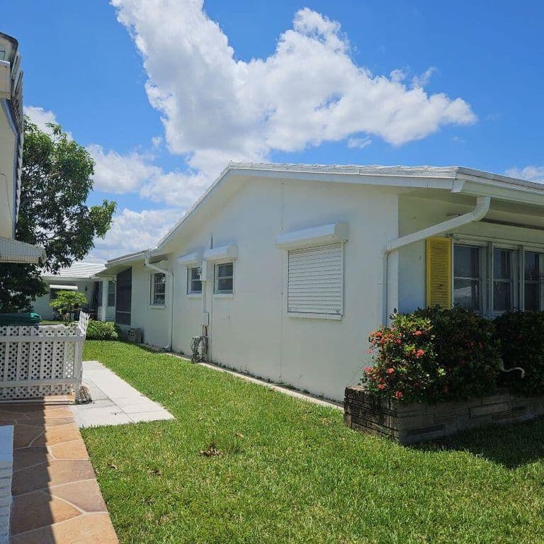 3+1 Müstakil ev — 7105 NW 68th Avenue