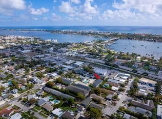 2+1 Townhouse — 324 W Pine Street #11, Lantana, 33462