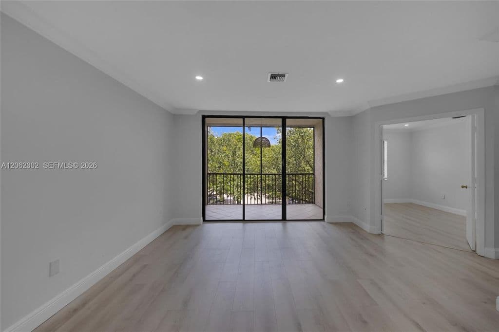 3-bedroom Condo — 4300 NW 30th St APT 341