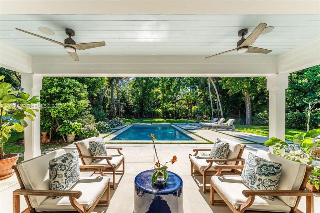 5-bedroom Single-Family Home — 4901 Hammock Park Dr