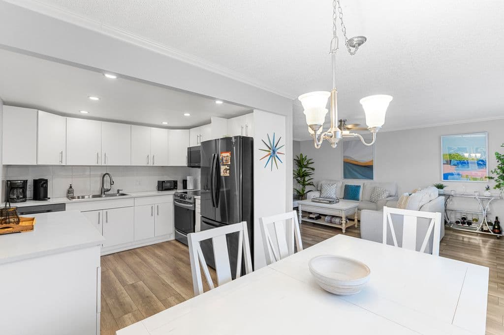 2-bedroom Condo — 1032 Ventnor H Crescent #H