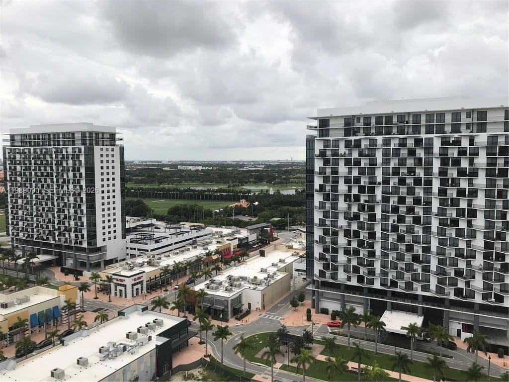 1-bedroom Condo — 5350 NW 84th Ave #1814